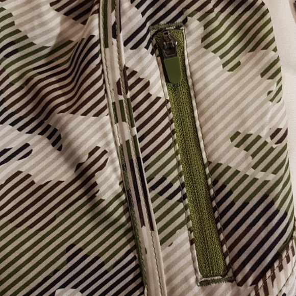 Avia womens size XS camo shorts with liners, New - Picture 3 of 5